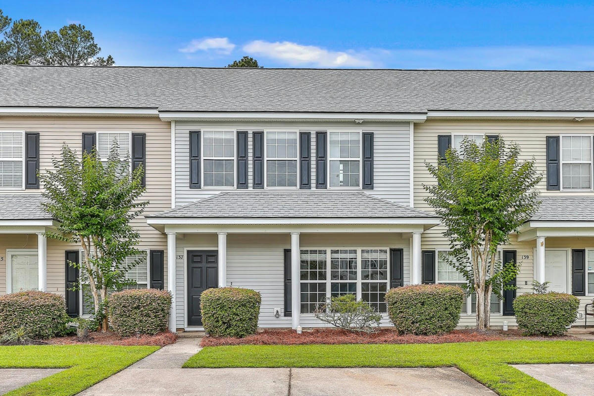 137 LYNCHES RIVER DR, SUMMERVILLE, SC 29485, photo 1 of 41